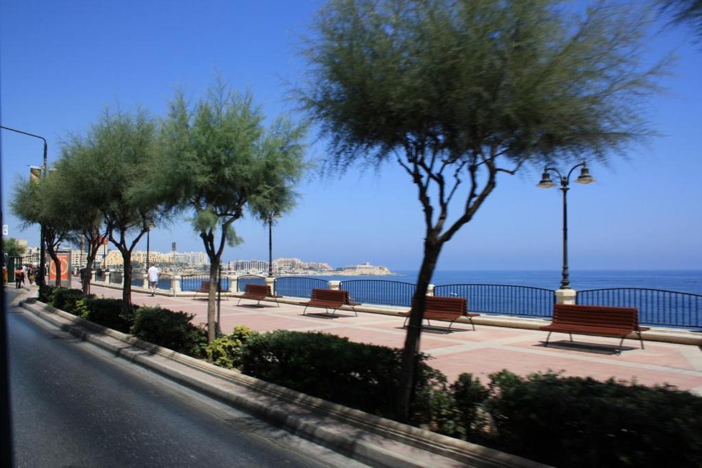 Superlative Apartment With Valletta And Harbour Views Sliema Exterior photo